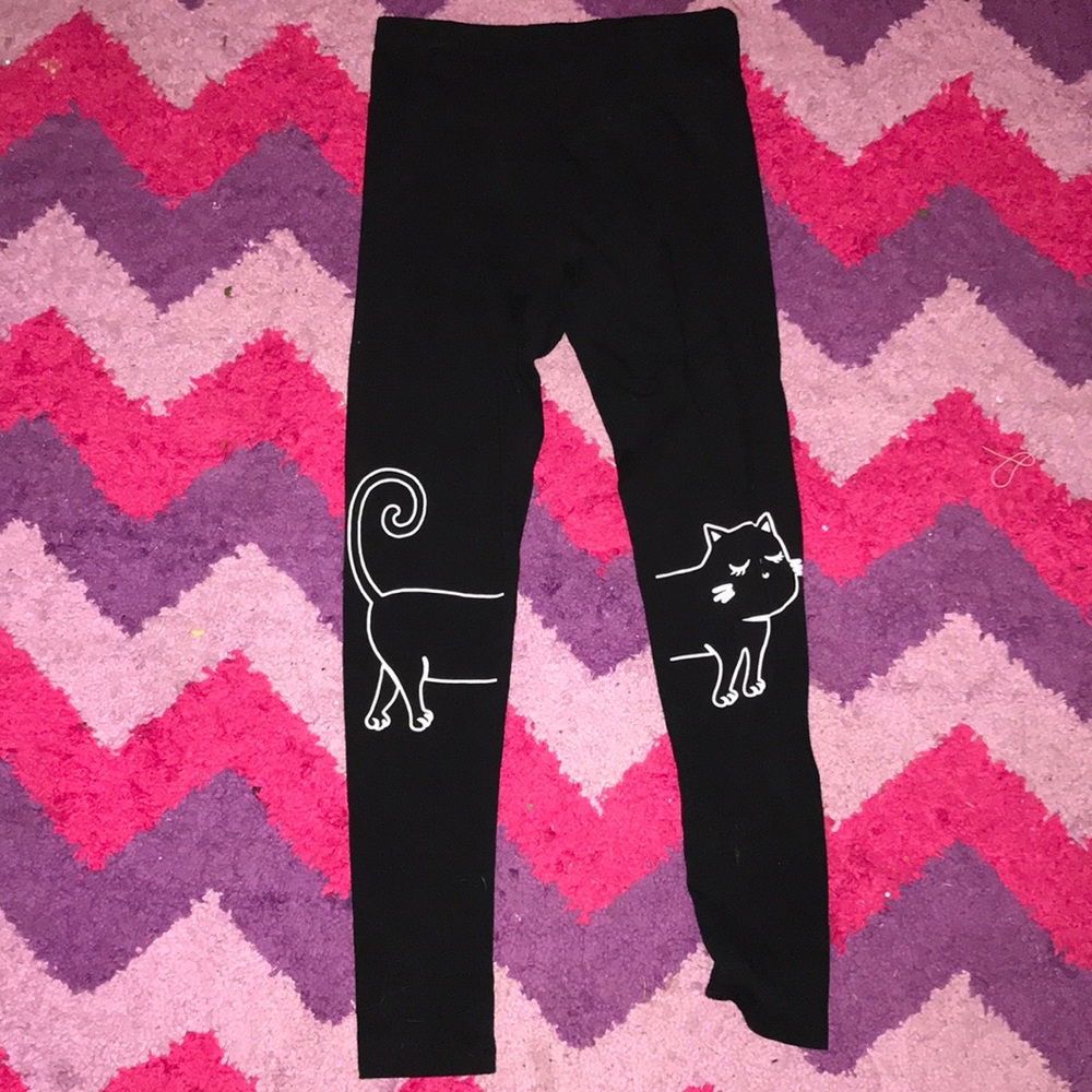 Black capris with cat print